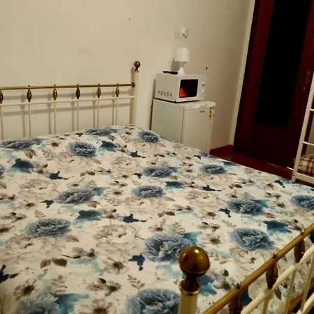 Gigli, Con Cucina In Comune E Terrazza Penzion *