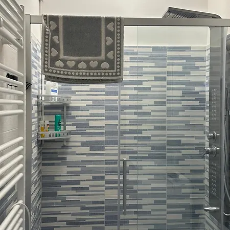 Gigli, Con Cucina In Comune E Terrazza Milão