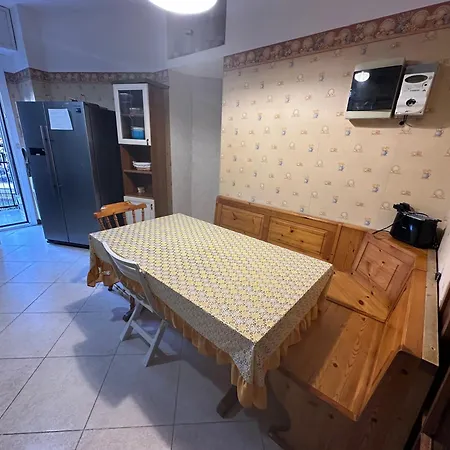 Gigli, Con Cucina In Comune E Terrazza בית הארחה